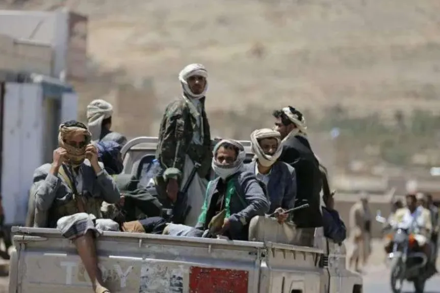 الحوثيون يُفرجون عن متهمين باغتيال شيخ قبلي بعد أكثر من 6 سنوات من الاعتقال دون محاكمة